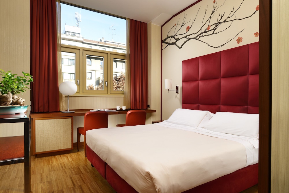 SUPERIOR, DOUBLE OR TWIN BED