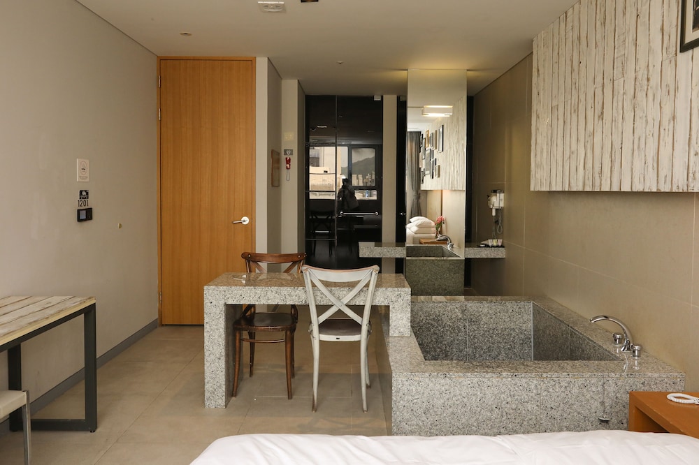 Hotel The Designers Hongdae 49/80