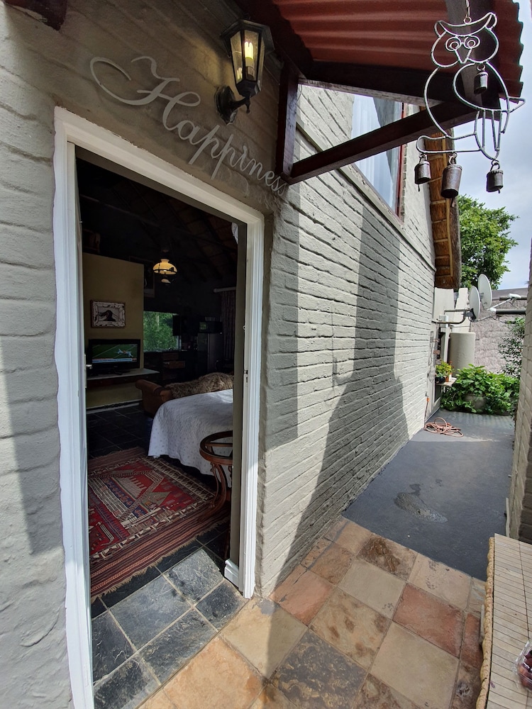 Waterhouse Guest Lodges 202 Lawley Street 8/50