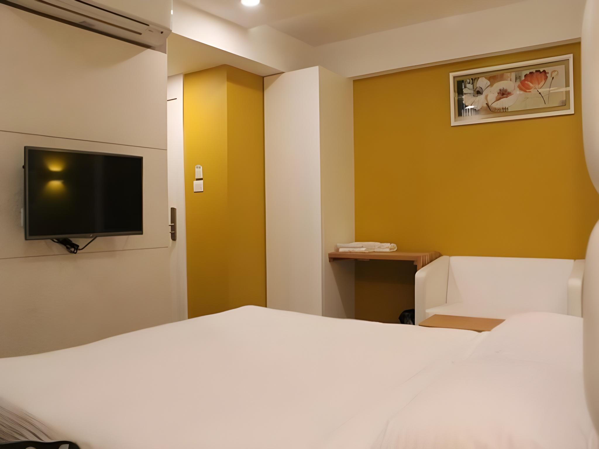 Oyo Rooms Indore Ujjain Road 12/17