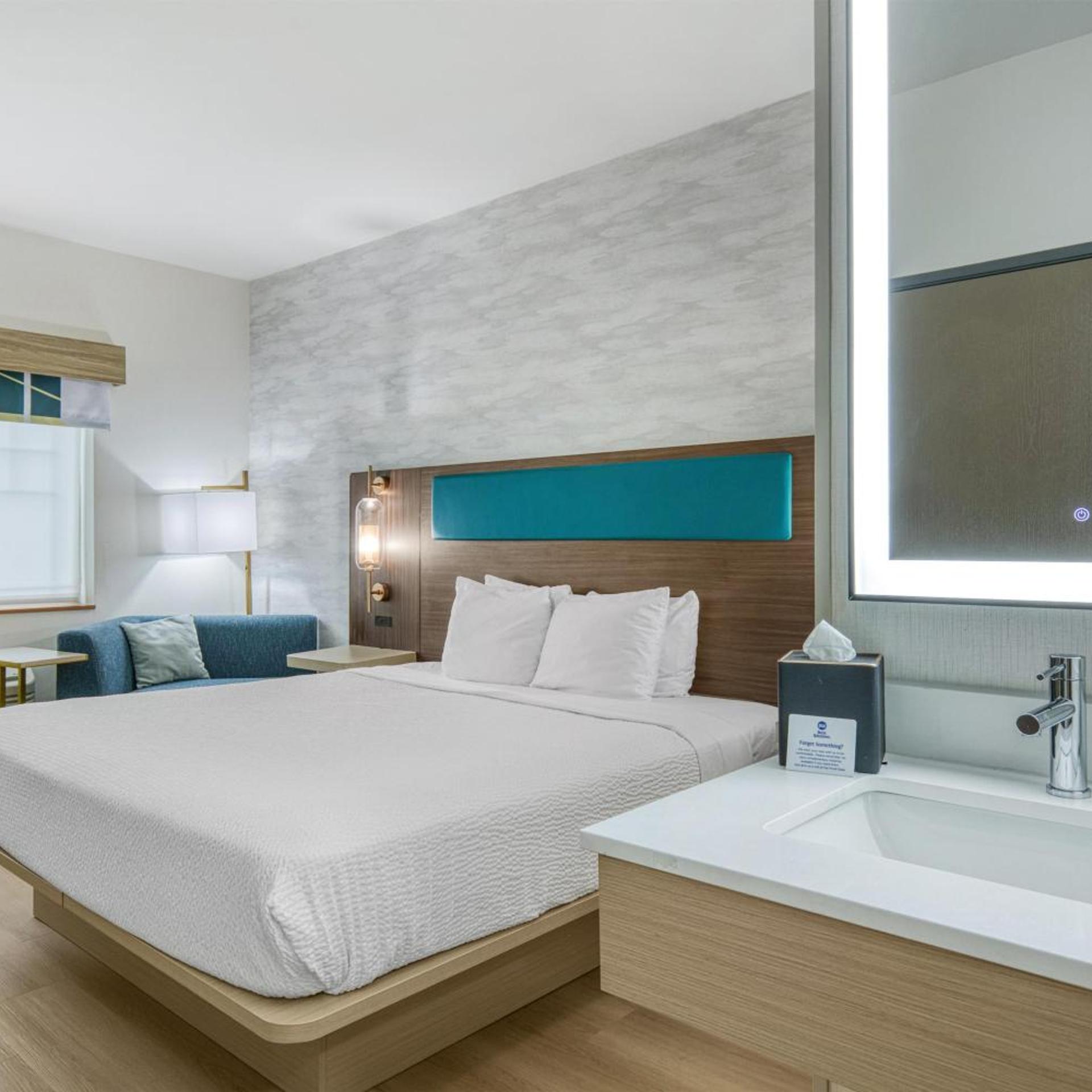 غرفة بسرير كوين بحوض استحمام لذوي الإعاقة، Best Western Northwest Lodge 6/10