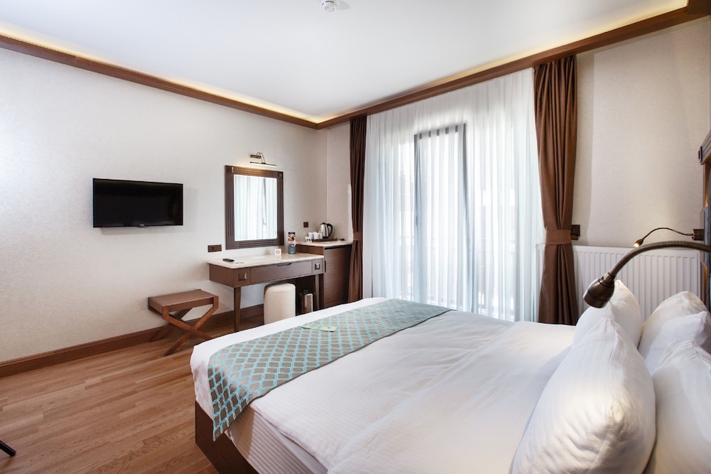 Sera Lake Resort 24/75