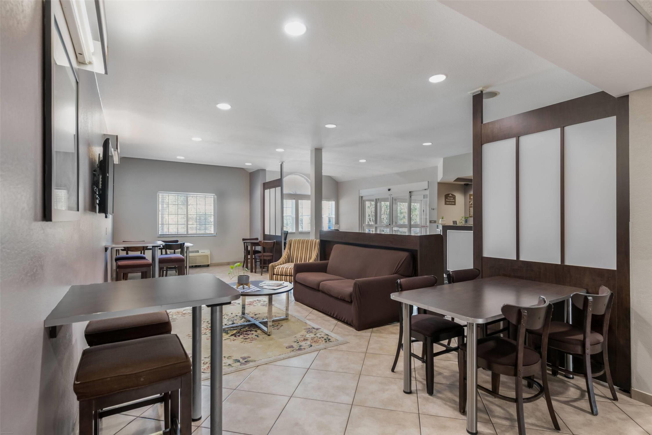 Microtel Inn and Suites By Wyndham Pearl River /Slidell 8/19