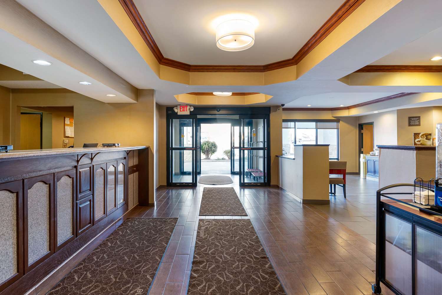 Comfort Suites South Haven near I-96 3/17