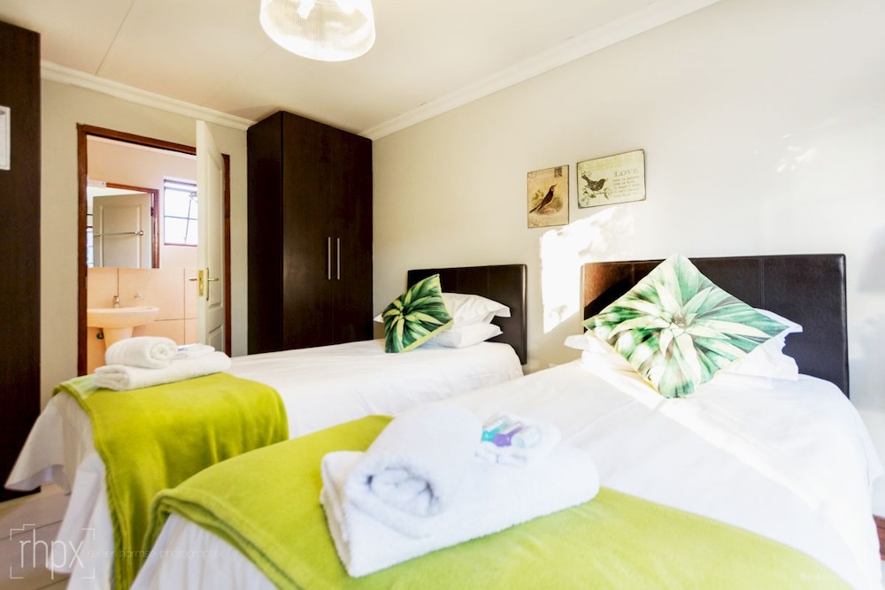 OR Tambo Guest House 25/49