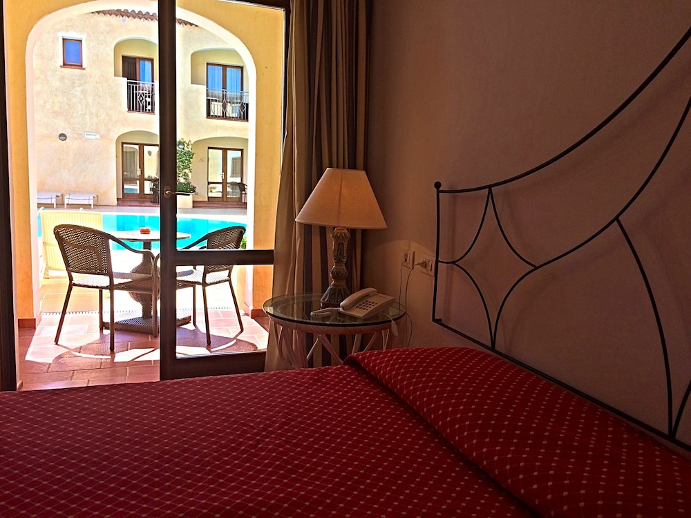 Hotel Monti Di Mola 35/61
