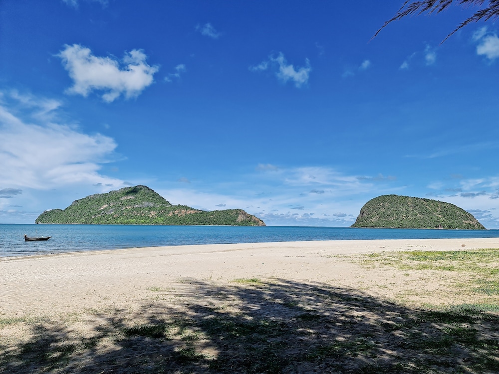 The Green Beach Resort 72/75