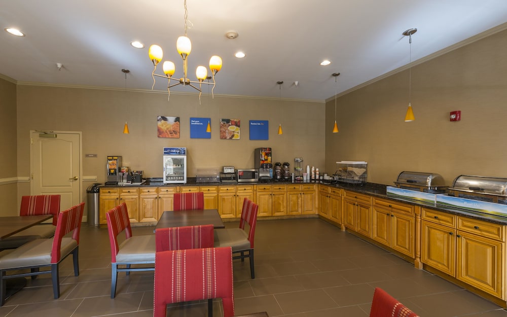 Comfort Inn & Suites Villa Rica, GA 35/47