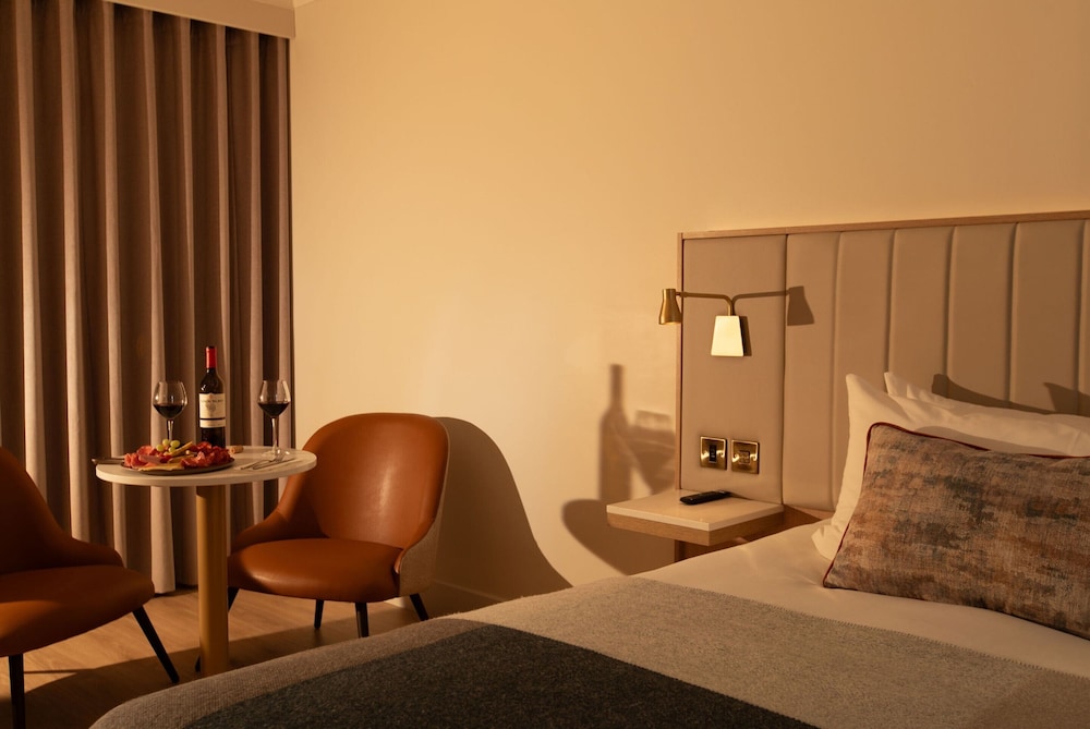 Sligo City Hotel 46/64