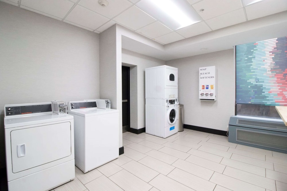 Best Western Plus Greenville I-385 Inn & Suites 30/53