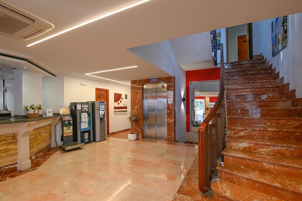 Pinos Playa Hotel 5/50