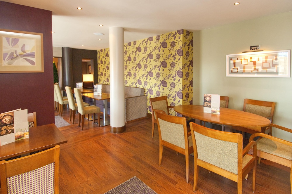 Premier Inn London Gatwick Airport Manor Royal 31/48