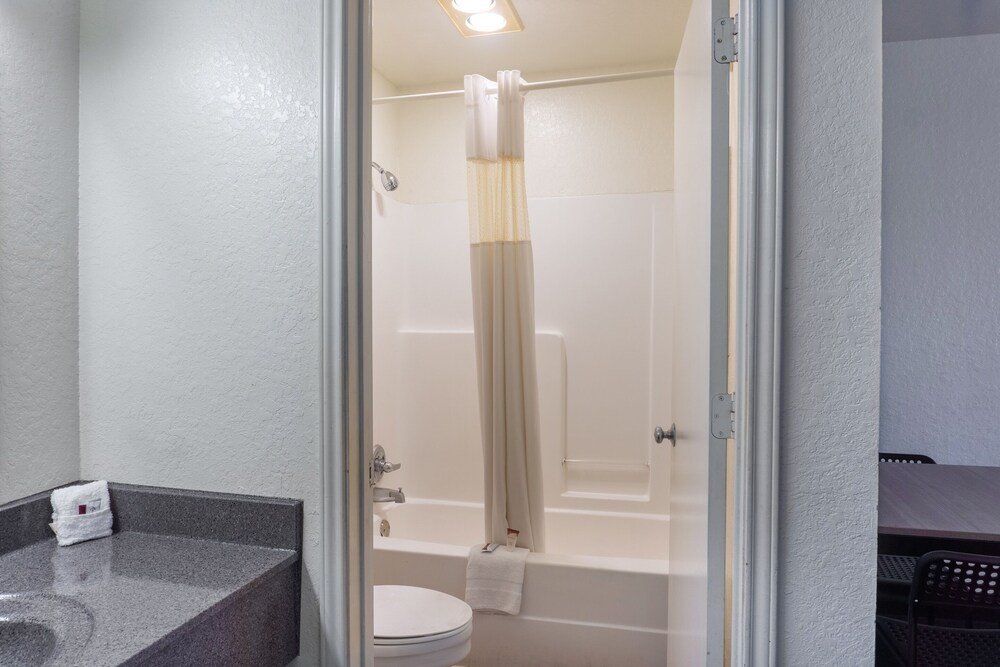 Oyo Inn And Suites Medical Center San Antonio 23/47