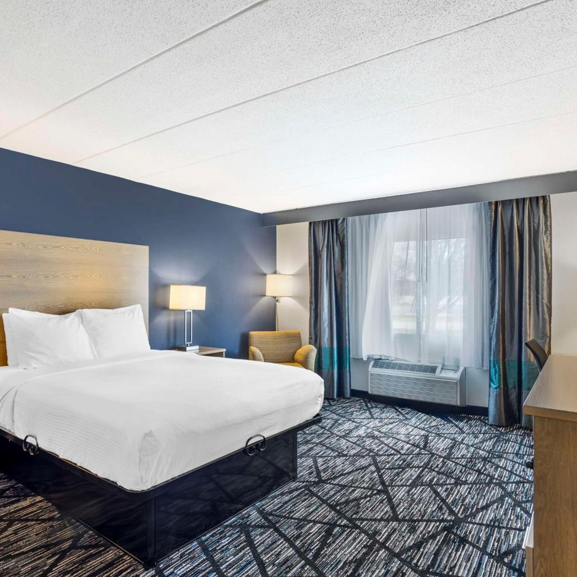 Room, King Bed, Queen Bed, Bathtub, Accessible