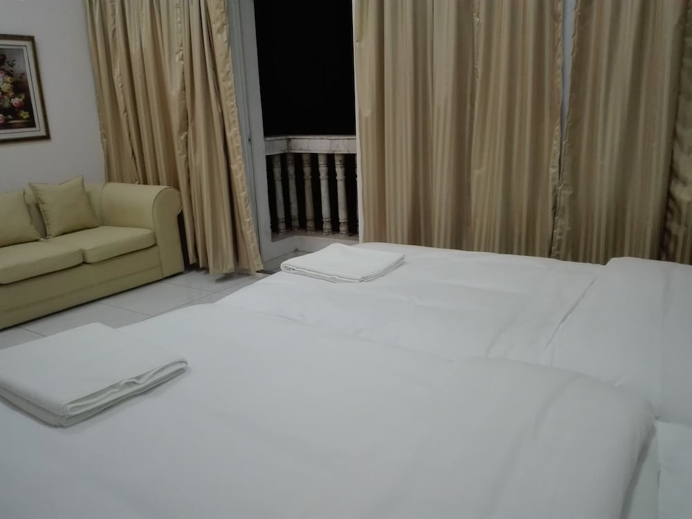 فيلا بستة أسرّة وسرير كينج بإطلالة على الشاطئ بـ4 غرف نوم، Salalah Beach Resort - Villas 2/3