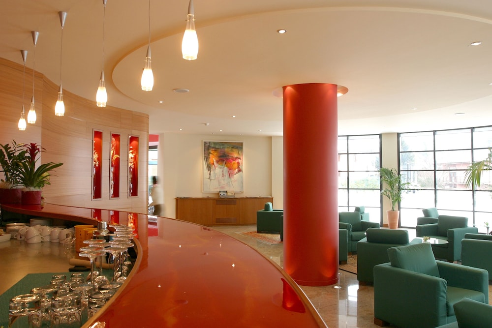 Luna Hotel Motel Airport 43/44