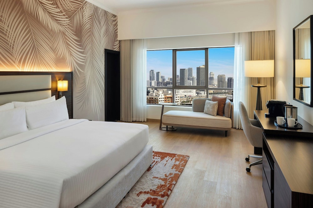 DELUXE, KING BED, CITY VIEW