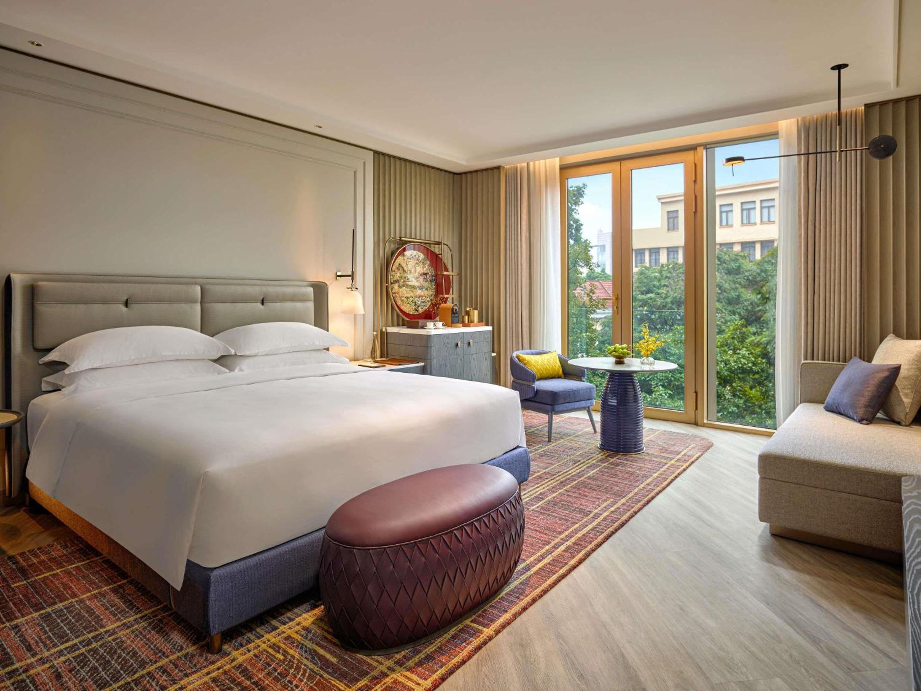 FAIRMONT, KING BED