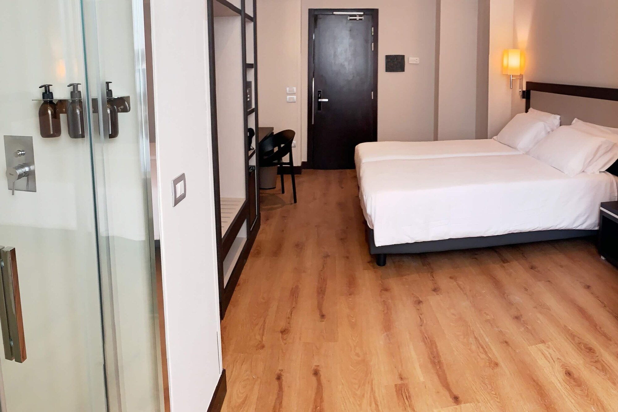 Executive, Double or Twin Bed
