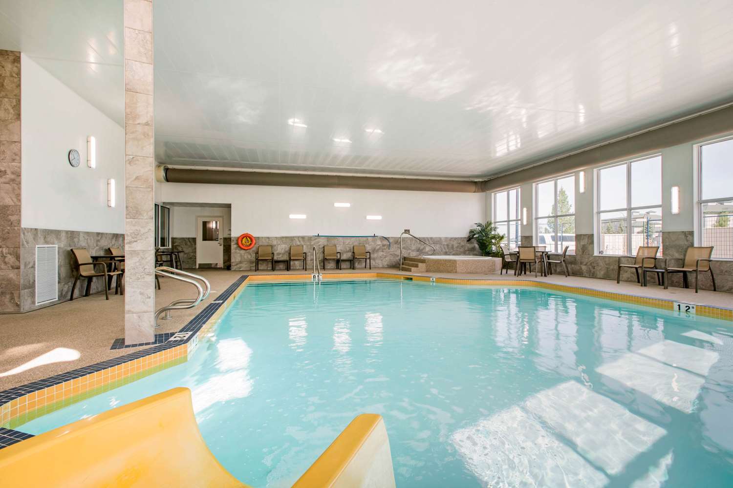 swimming pool spa
