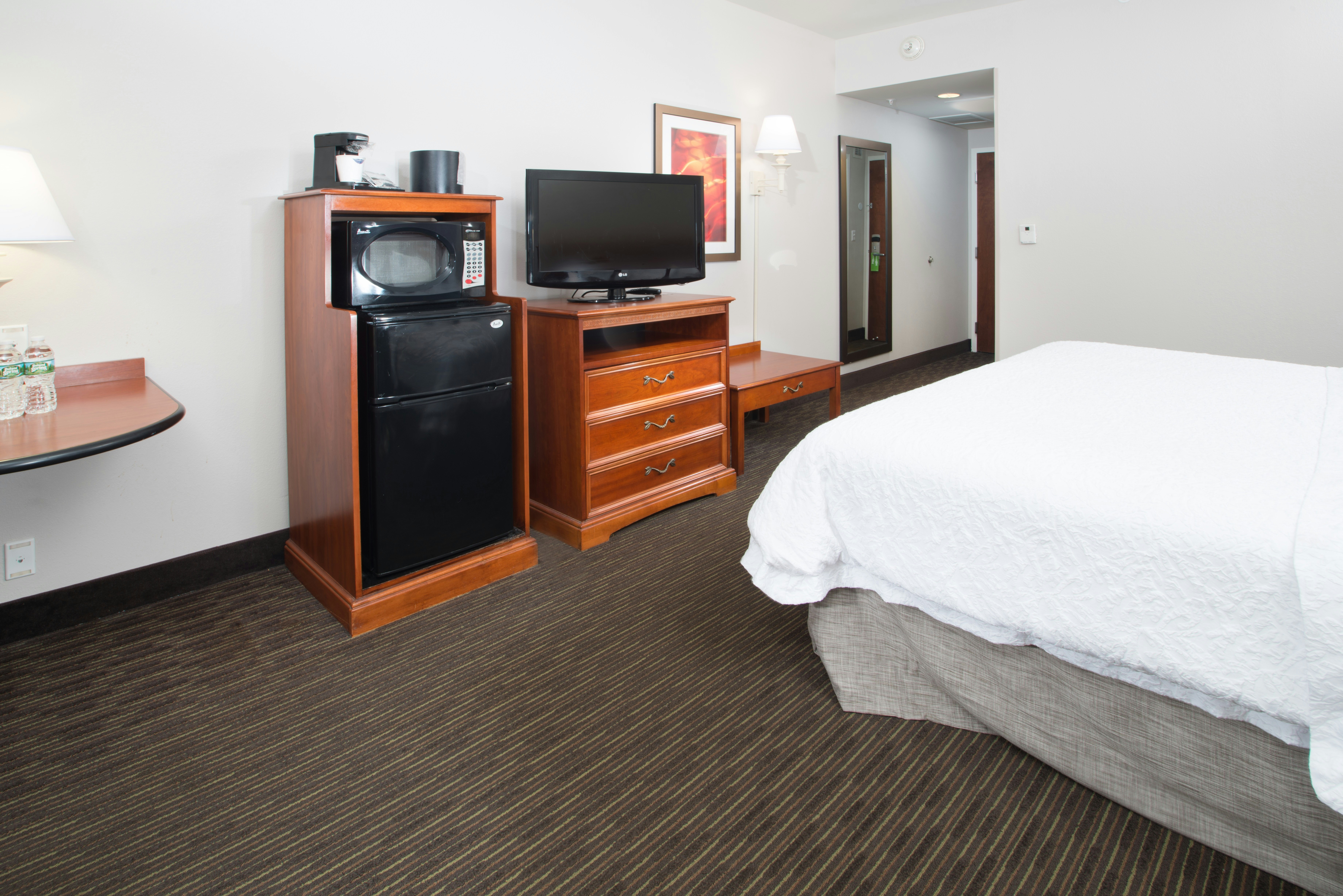 غرفة بسرير كينج، Hampton Inn Linden 2/4