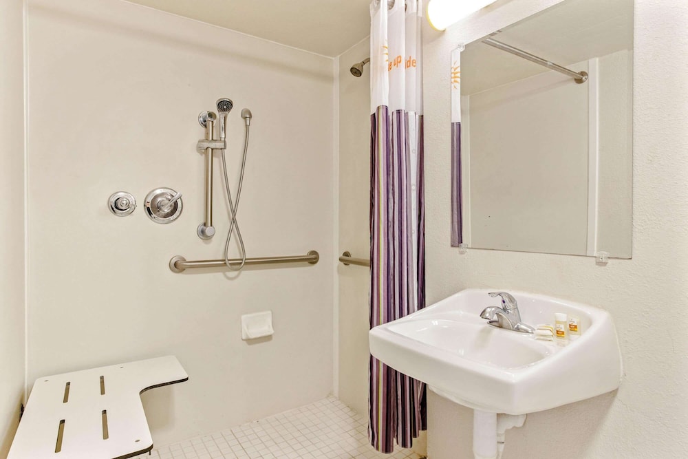 La Quinta Inn by Wyndham Tampa Bay Pinellas Park Clearwater 27/56