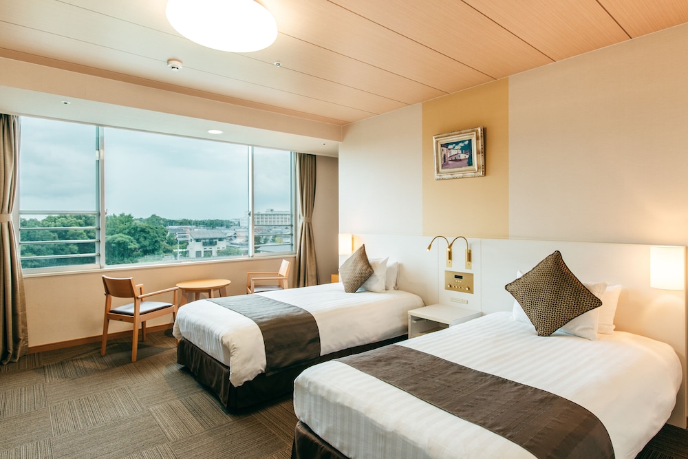 ROOM, TWIN BEDS