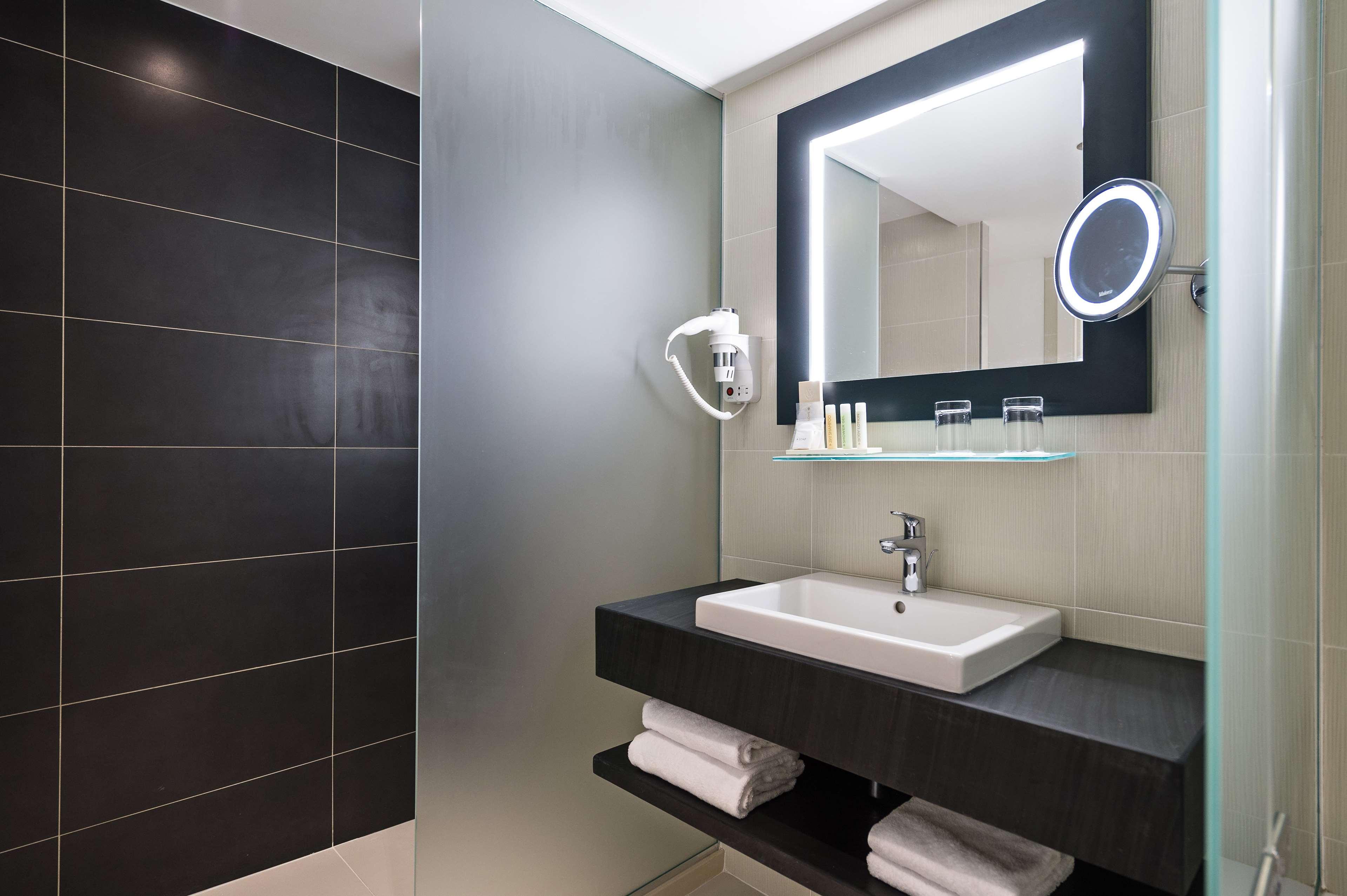 غرفة سوبيريور بسرير مزدوج، Golden Tulip Marseille Euromed 2/2