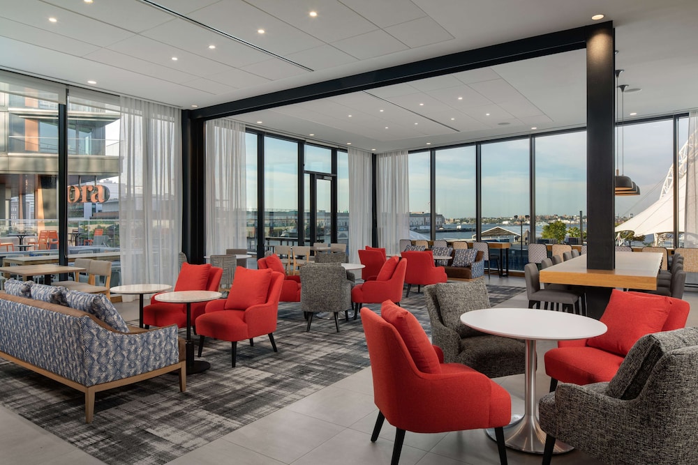 Hyatt Place Boston Seaport District 32/47
