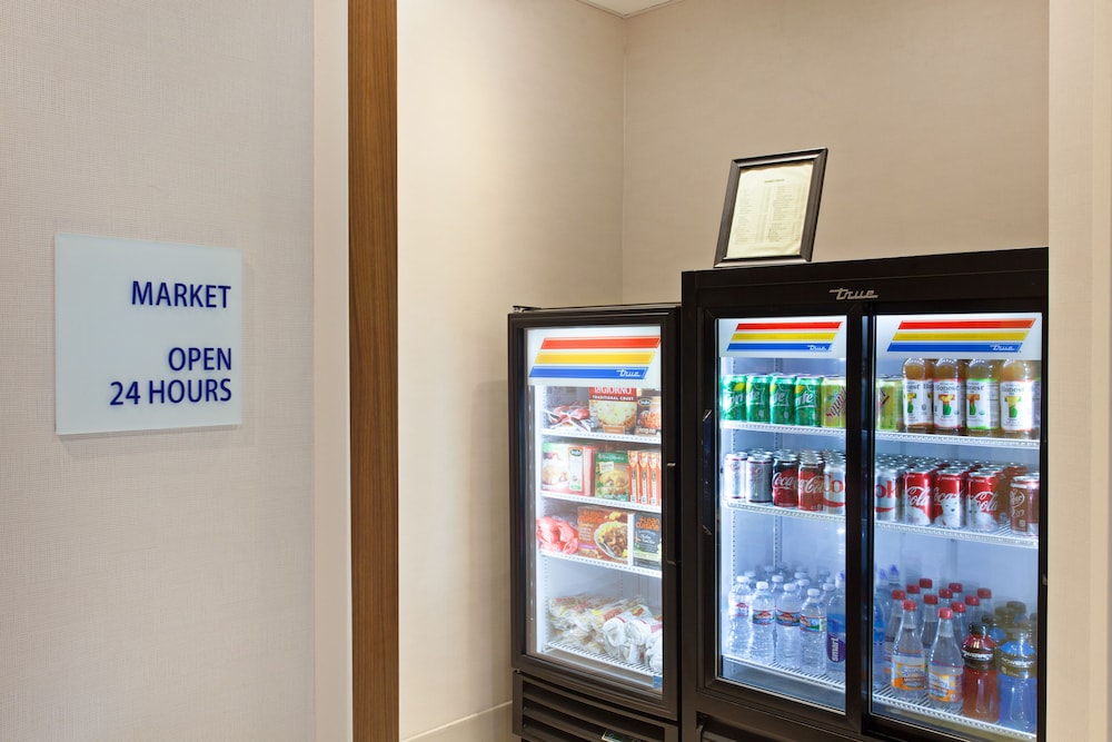 Holiday Inn Express Hotel Suites Oakland Airport 24/55