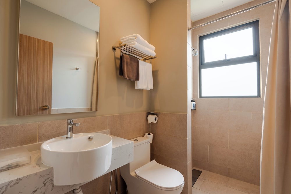Zenith Suites Cameron 67/68