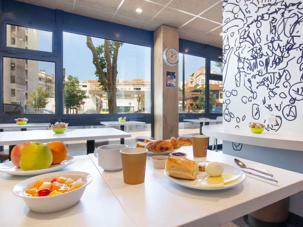 Ibis Budget Marseille Timone 51/70
