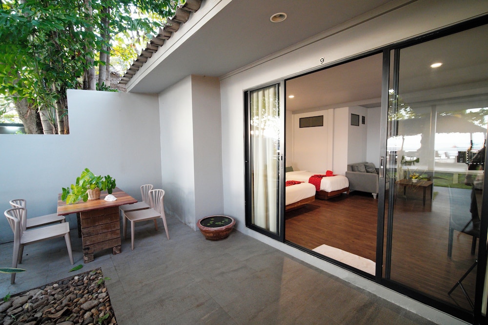 Villa Cha Cha Chaolao Beach Resort 30/60