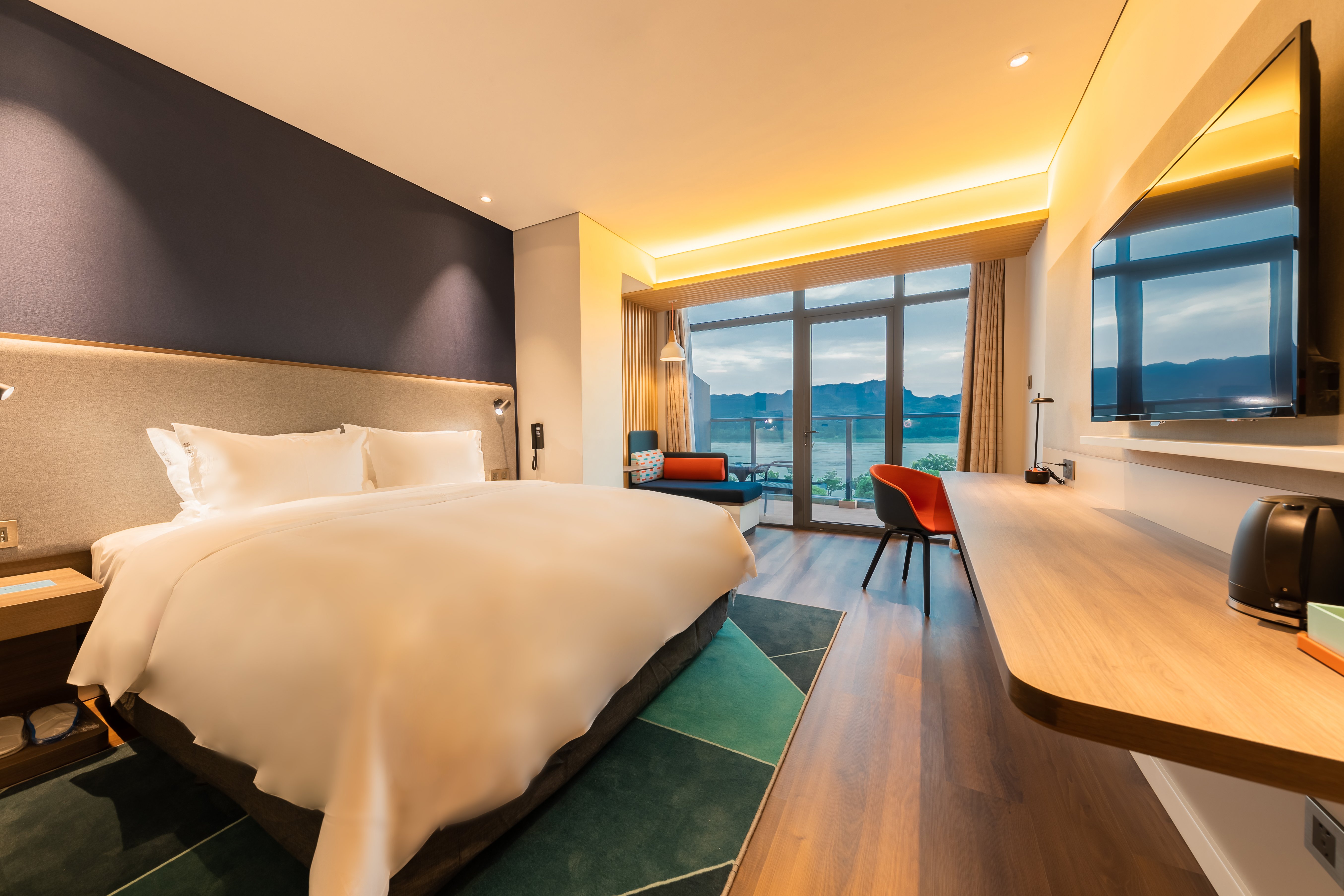 Holiday Inn Express Yichang Riverside 44/81