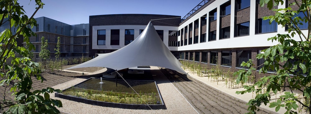 Carbon Hotel 59/61