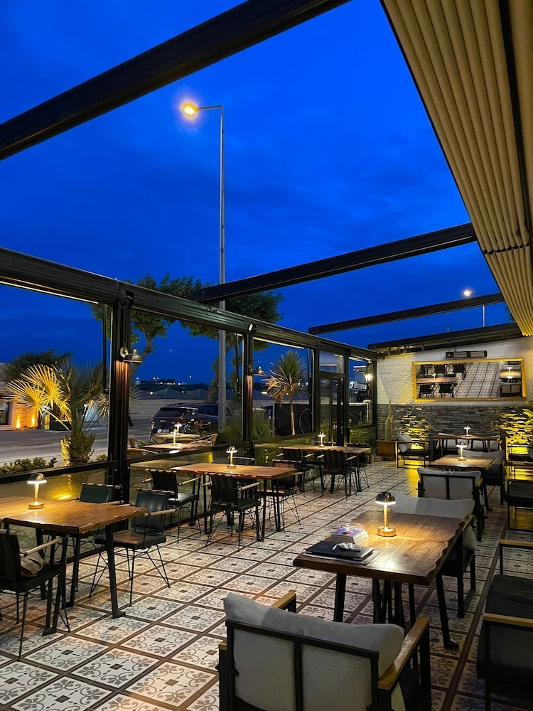 8 Rooms Boutique Hotel 32/50