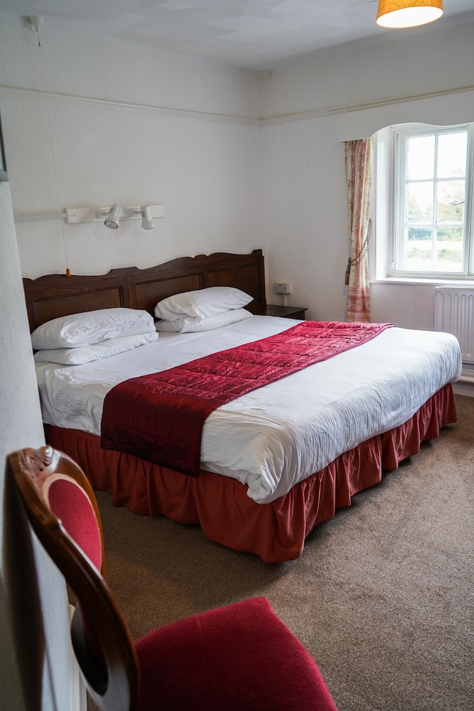 The Fox &amp; Hounds Hotel 5/36