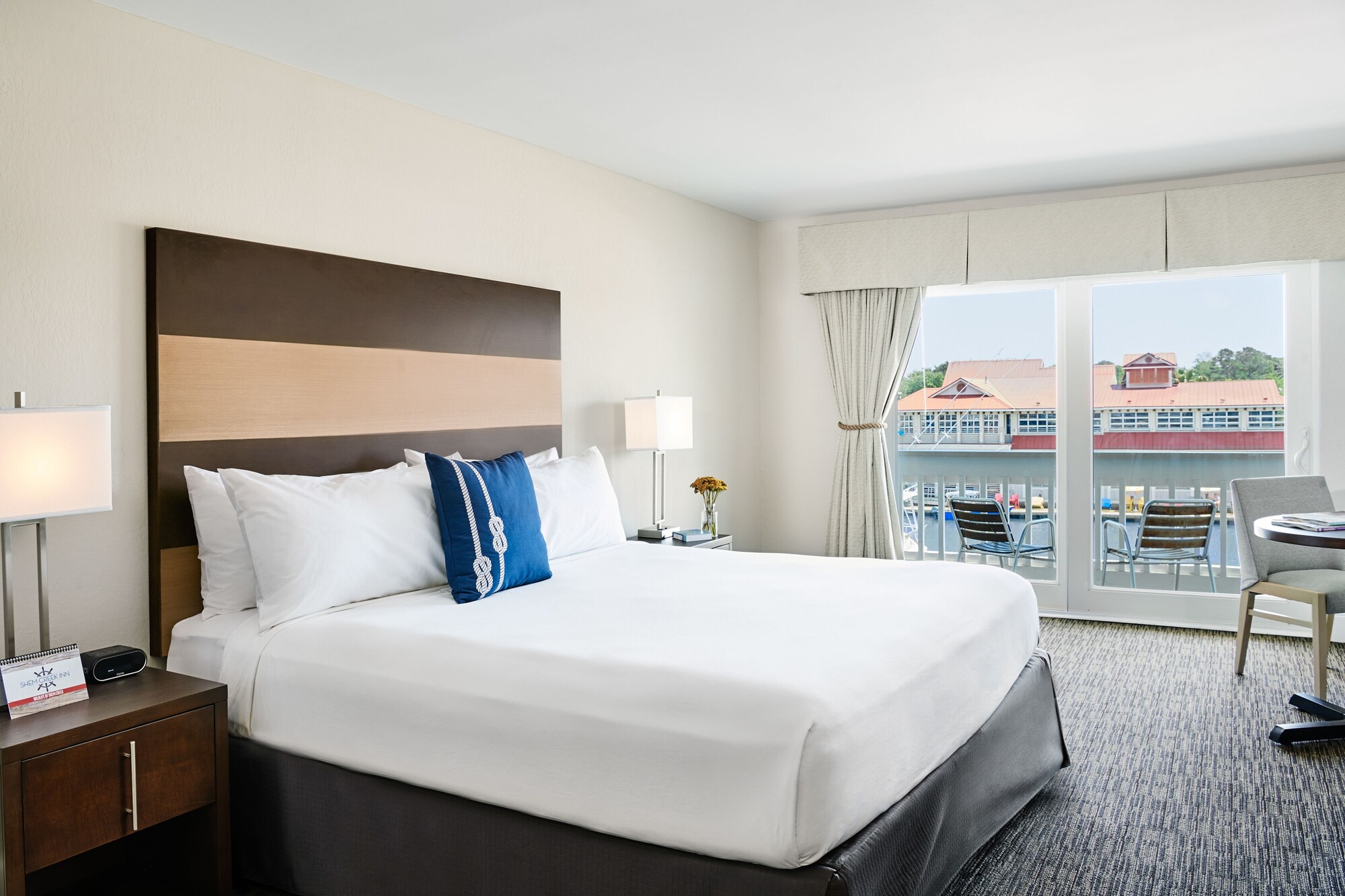 Room, King Bed, Creek Side