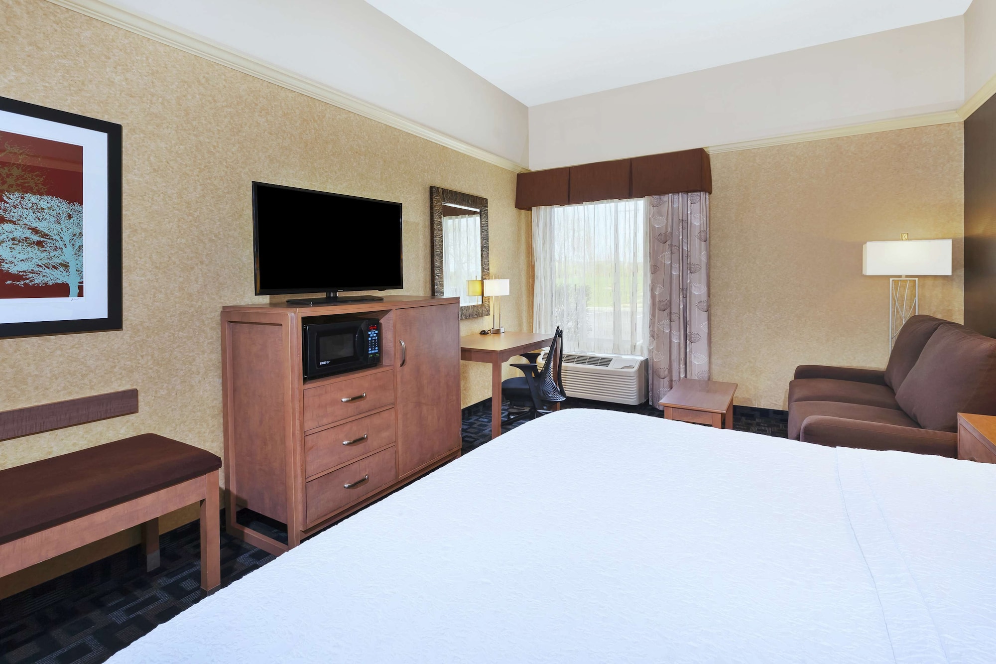 Study, King Bed, Sofa, Smoking، Hampton Inn Clinton, NJ 3/4