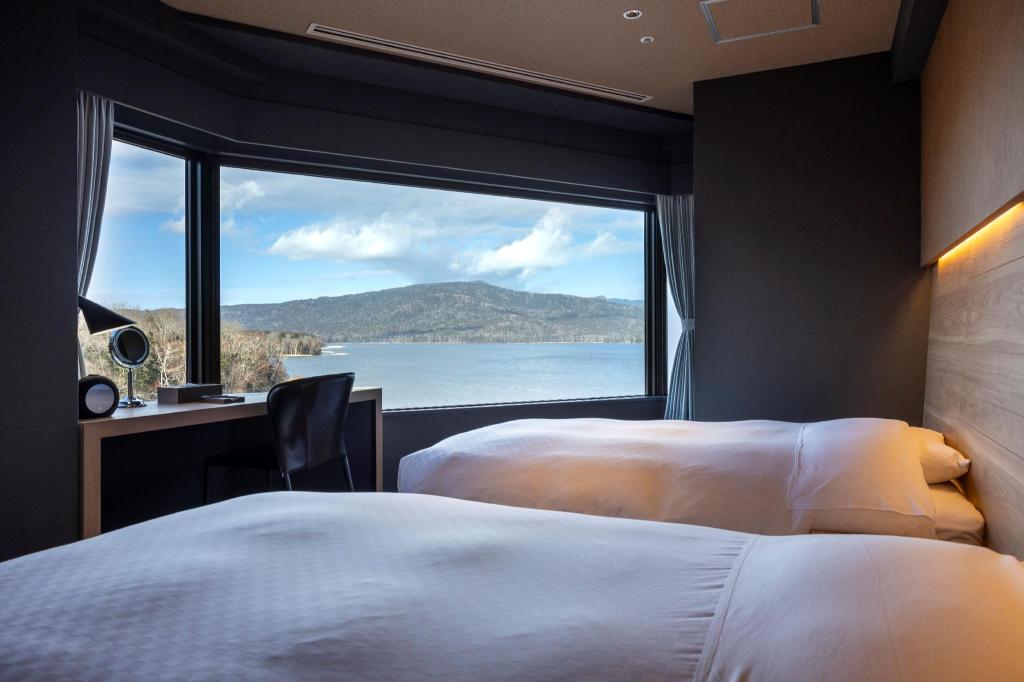 Western, Twin Beds, Outdoor Bath