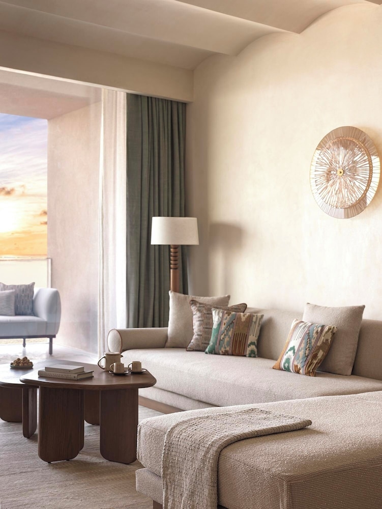 3 Bedrooms, Private, Reserve, Suite, Twin Beds, 2 King Beds, Sofa