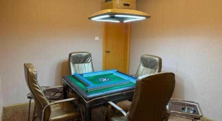 Vienna Hotel (Huizhou Qiuchang Yingbin Road) 35/57