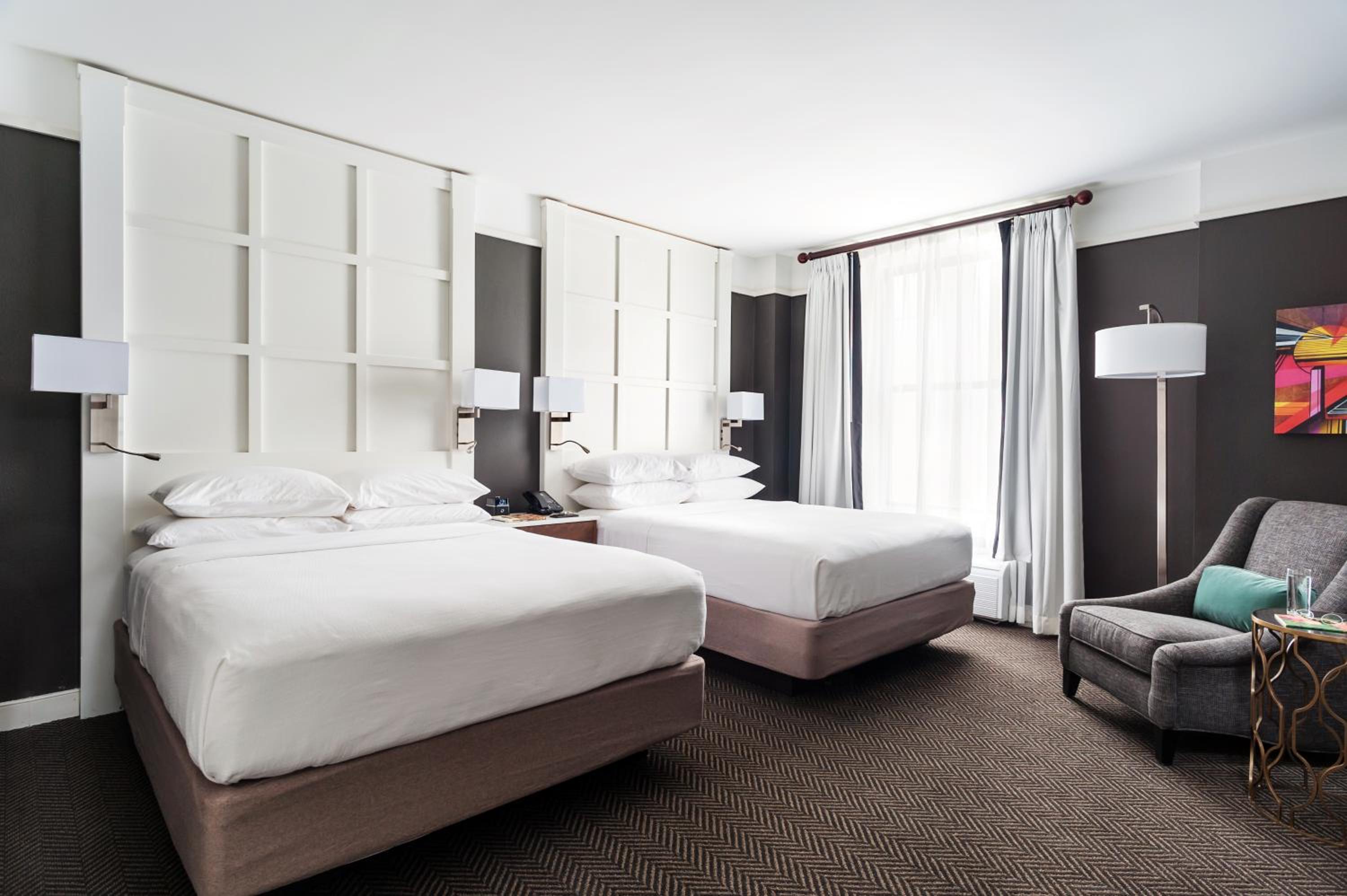 Roomy, Suite, 2 Queen Beds, Sofa