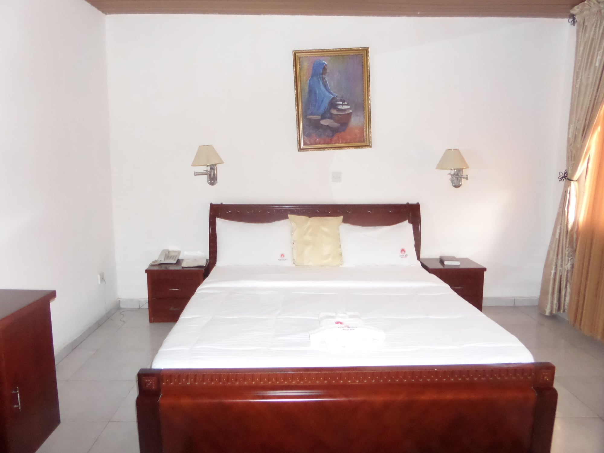 EXECUTIVE, SUITE, KING BED