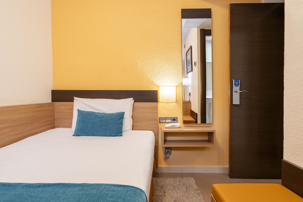 Hostal Ballesta 28/69