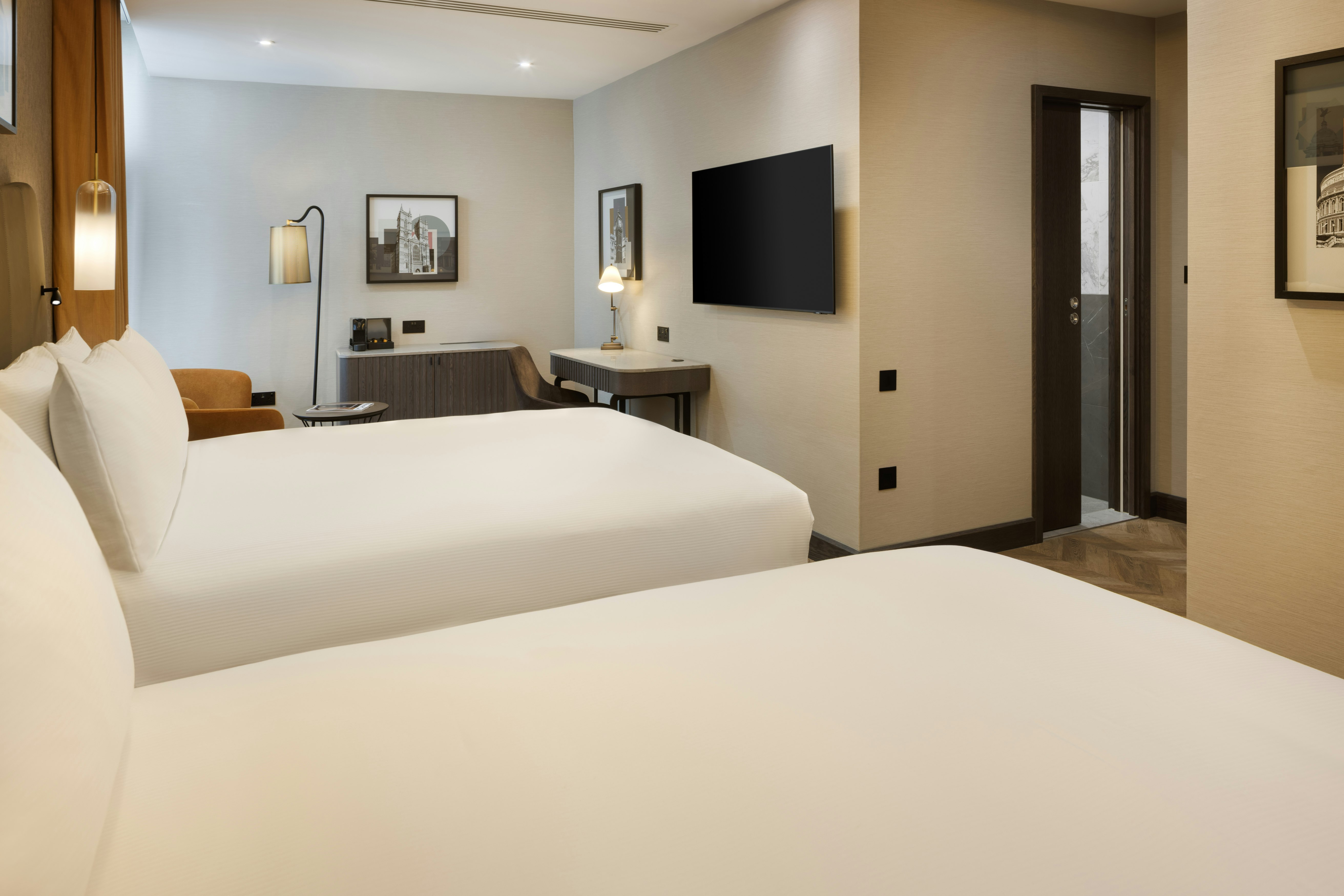 DELUXE, 2 DOUBLE BEDS