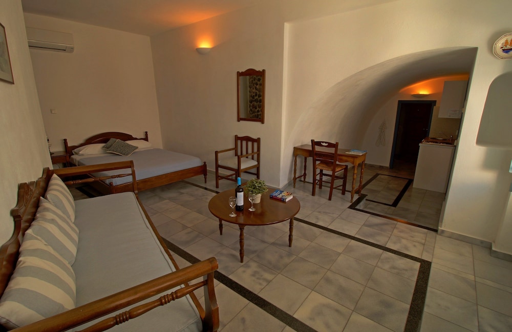 Aethrio Sunset Village Oia 68/87