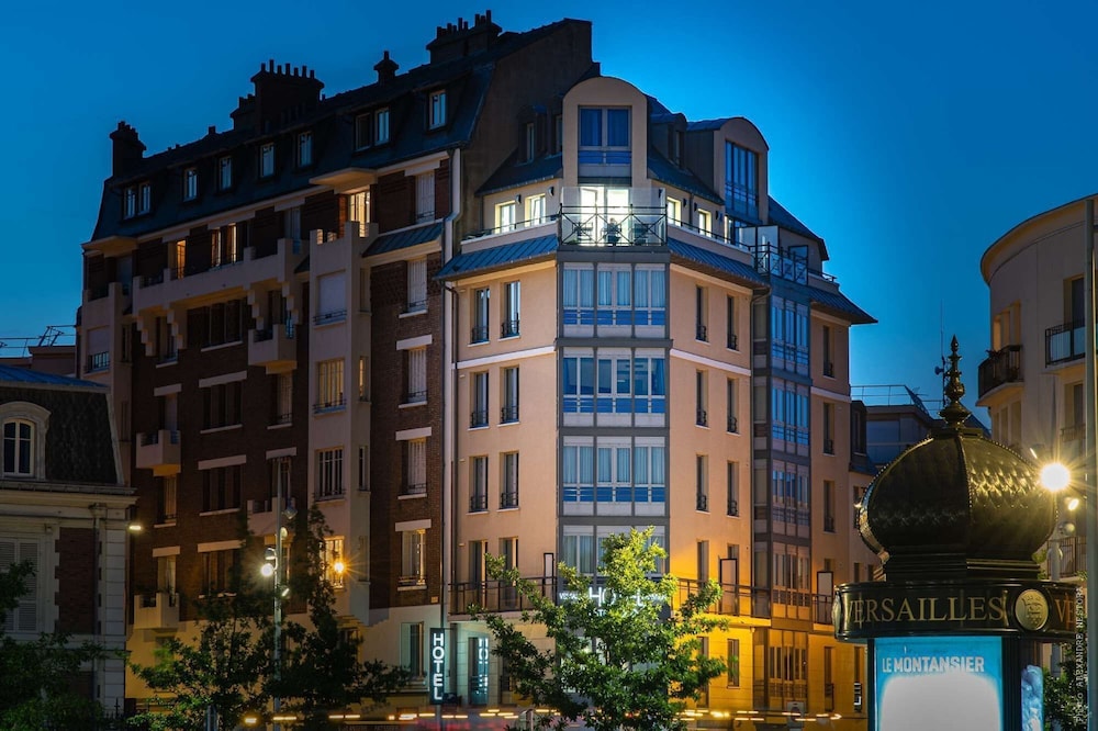 Hotel Versailles Chantiers in VERSAILLES