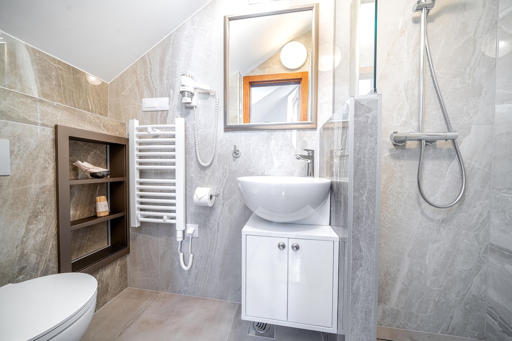 Heritage Hotel Tisno 77/80