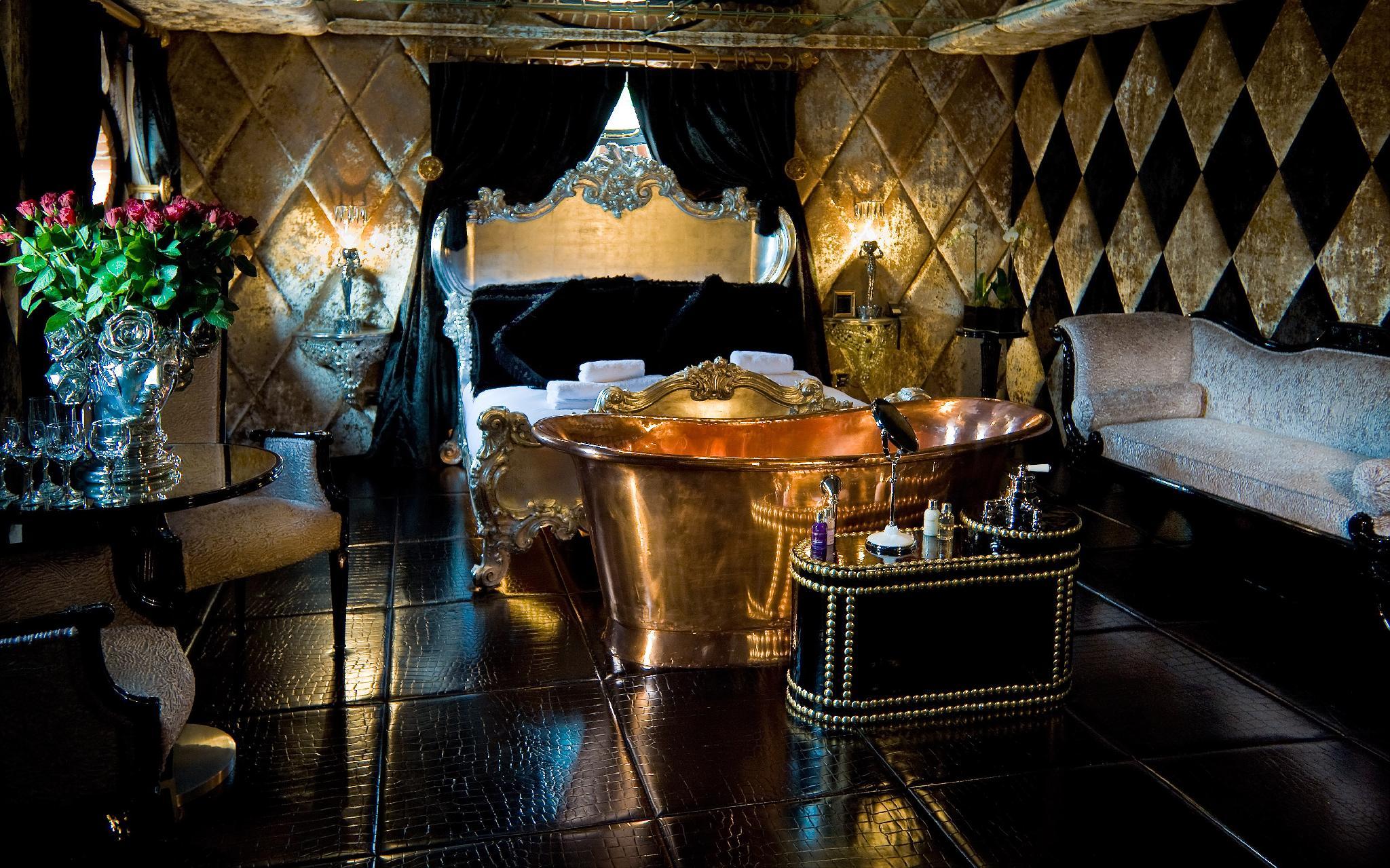 Crazy Bear Hotel Beaconsfield 9/46